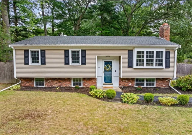 1st image of 36 Mayflower St, Kingston, MA 02364 | MLS# 73510160