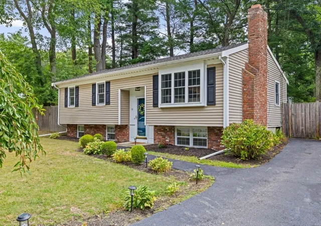 2nd image of 36 Mayflower St, Kingston, MA 02364 | MLS# 73510160