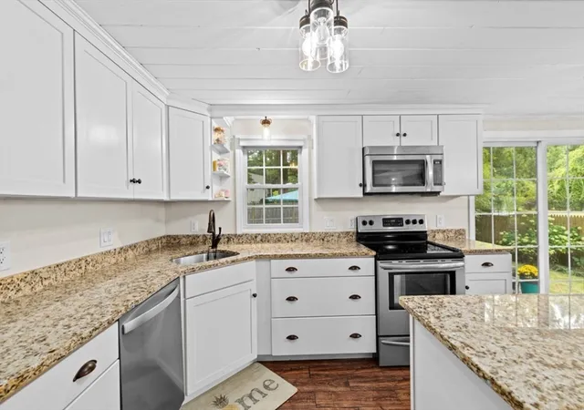 4th image of 36 Mayflower St, Kingston, MA 02364 | MLS# 73510160