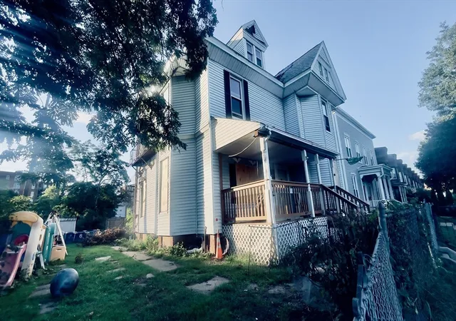 Photo 15 of Sale Pending at 171 Beech St, Holyoke, MA 01040 | MLS# 73569389 | Listing updated on 2026-10-01