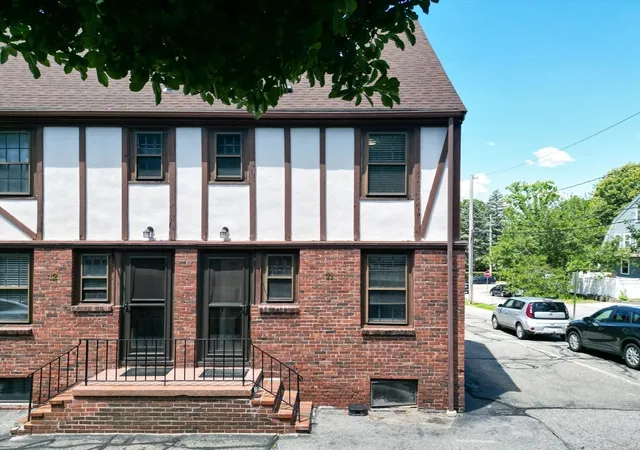 2nd image of 247 Washington St, Winchester, MA 01890