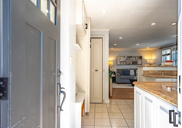 3rd image of 247 Washington St, Winchester, MA 01890