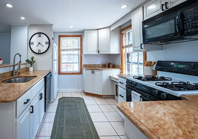 4th image of 247 Washington St, Winchester, MA 01890