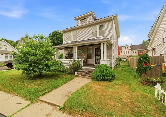 1st image of 39 Claremont Ave, Holyoke, MA 01040 | MLS# 73550794