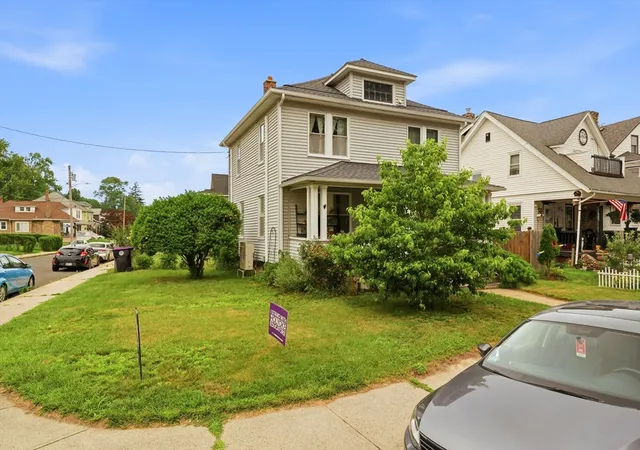 27th image of 39 Claremont Ave, Holyoke, MA 01040 | MLS# 73550794