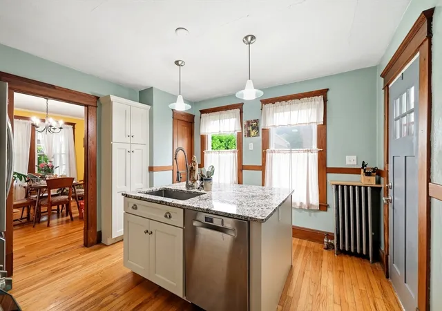 4th image of 39 Claremont Ave, Holyoke, MA 01040 | MLS# 73550794