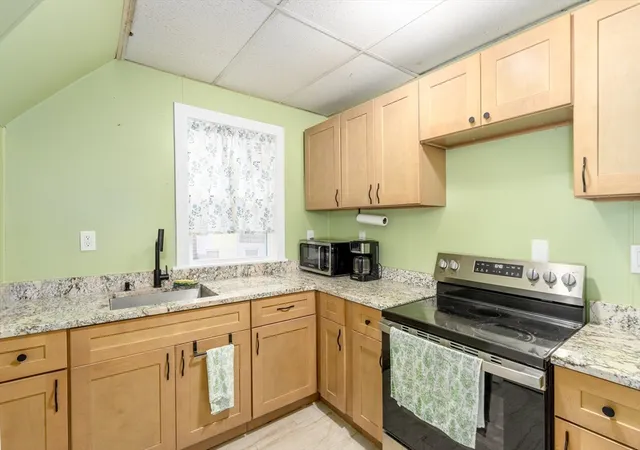 Listing Photo 4 - Condo for sale in building located at 124 Belmont St, Worcester, MA 01605