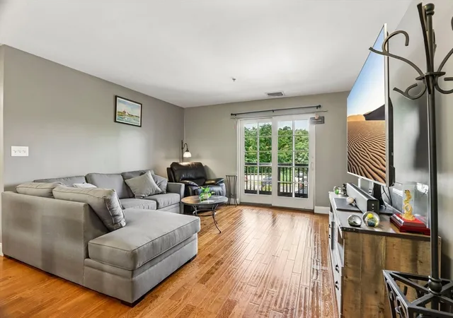 4th image of 501 Commerce Dr #3211, Braintree, MA 02184 | MLS# 73556571