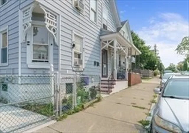 3rd image of 135 Arnold St, New Bedford, MA 02740 | MLS# 73495908