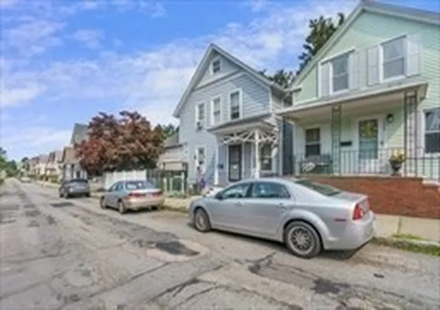 5th image of 135 Arnold St, New Bedford, MA 02740 | MLS# 73495908