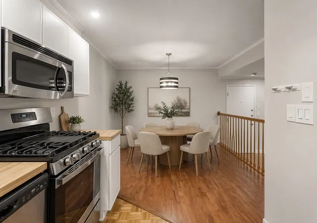 3rd image of 1216 Vfw Pkwy #40, West Roxbury, MA 02132 | MLS# 73546400