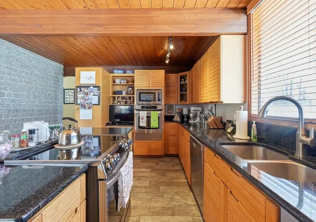 3rd image of 1023 North Woodstock Rd, Southbridge, MA 01550 | MLS# 73558272