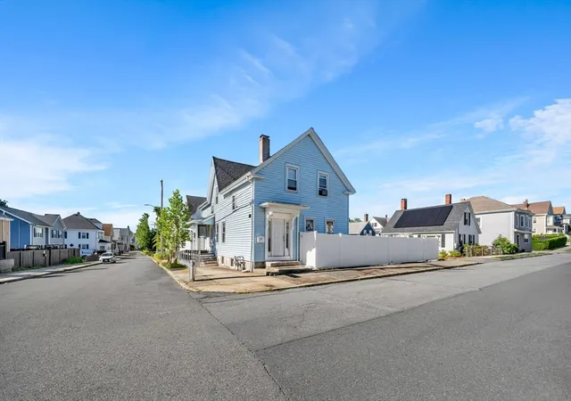 3rd image of 124 Washington St, New Bedford, MA 02740 | MLS# 73532221