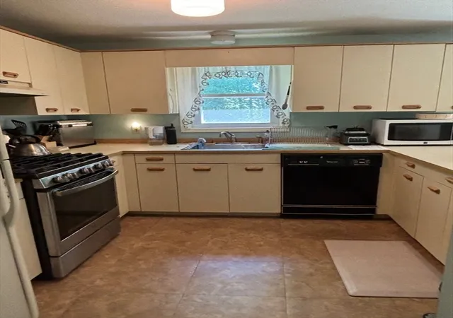 Photo 3 of Condo for sale at 54 Lantern Ln #2, Dracut, MA 01826 | MLS# 73559083 | Listing updated on 2026-08-30