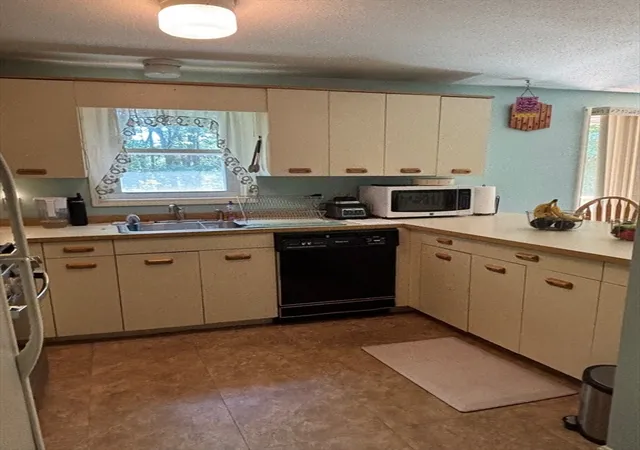 Photo 3 of Condo for sale at 54 Lantern Ln #2, Dracut, MA 01826 | MLS# 73559083 | Listing updated on 2026-08-30