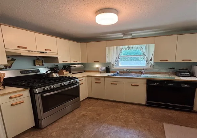 Photo 4 of Condo for sale at 54 Lantern Ln #2, Dracut, MA 01826 | MLS# 73559083 | Listing updated on 2026-08-30