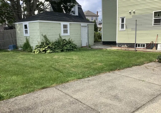 18th image of 28 Gosnold St, New Bedford, MA 02740 | MLS# 73561972