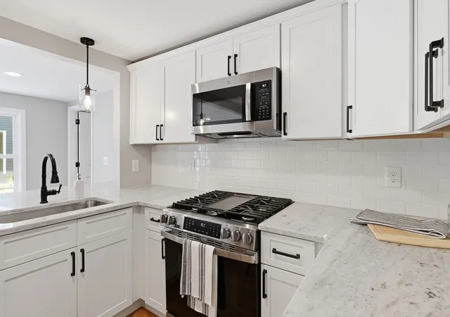 Homes for sale in Northampton, MA | 208 N Elm St, Northampton, MA 01060 | MLS# 73535198