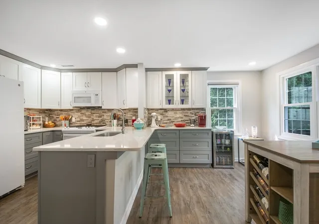 Photo 4 of Sale Pending at 3 Frongillo Farm Rd, Worcester, MA 01604 | MLS# 73566526 | Listing updated on 2026-10-07