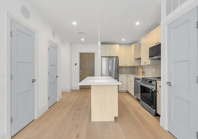 3rd image of 34 Oak St, New Bedford, MA 02136