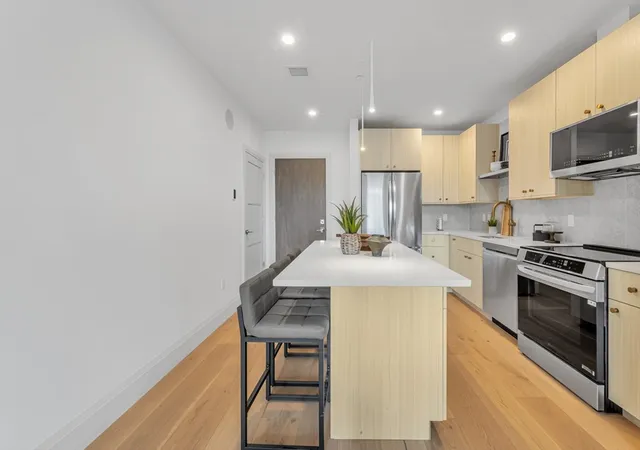 4th image of 34 Oak St, New Bedford, MA 02136