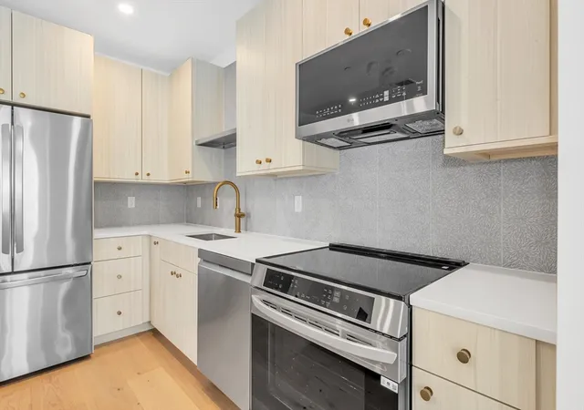 5th image of 34 Oak St, New Bedford, MA 02136