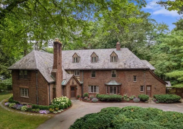 1st image of 25 Hillside Rd, Wellesley Hills, MA 02481 | MLS# 73553688