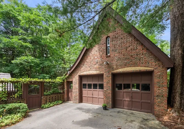 25th image of 25 Hillside Rd, Wellesley Hills, MA 02481 | MLS# 73553688