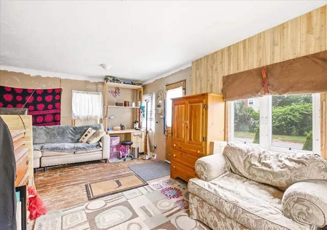 Homes for sale in Stoughton, MA | 2 Hillwood Ave, Stoughton, MA 02072 | MLS# 73538952