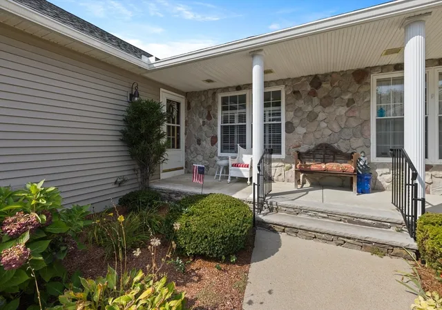 3rd image of 10 Clipper Wy, Newburyport, MA 01950