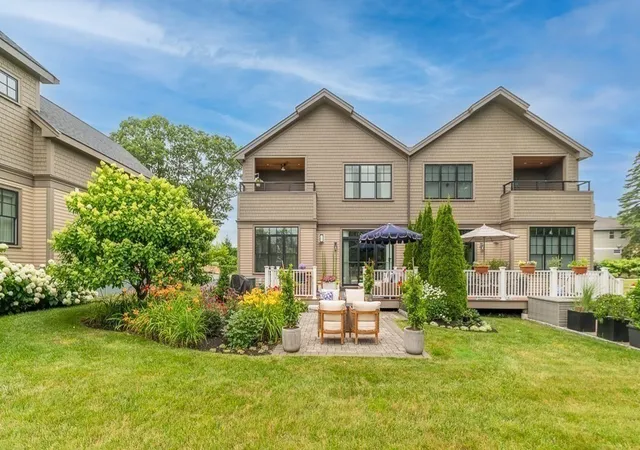 Listing Photo 4 - Condo for sale in building located at 10 Magnolia Ave, Gloucester, MA 01930 - Unit #2