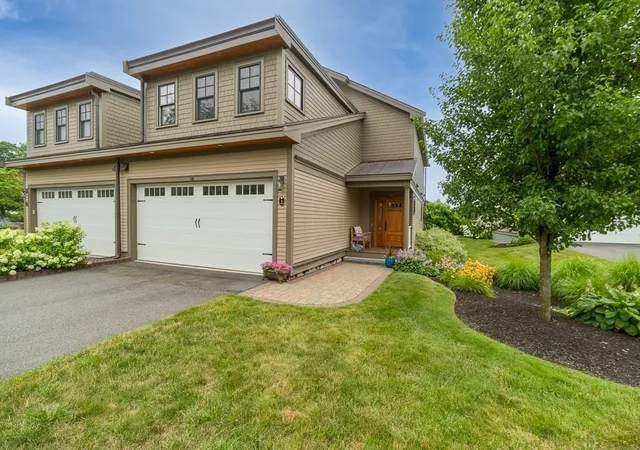 Listing Photo 5 - Condo for sale in building located at 10 Magnolia Ave, Gloucester, MA 01930 - Unit #2