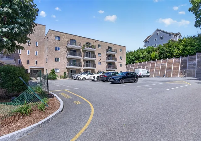 Listing Photo 2 - Condo for sale in Towne Lyne House Condominium located at 121 Tremont St, Boston, MA 02135 - Unit #C6