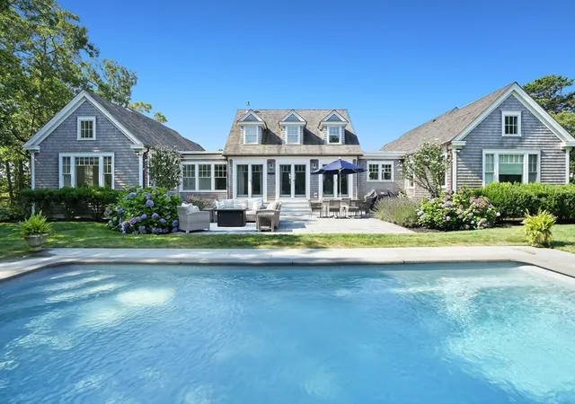 3rd image of 8 Paddock Rd, Oak Bluffs, MA 02557 | MLS# 73499730