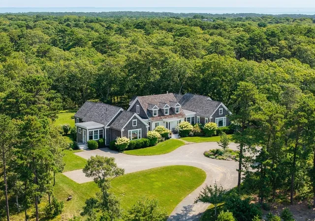 4th image of 8 Paddock Rd, Oak Bluffs, MA 02557 | MLS# 73499730