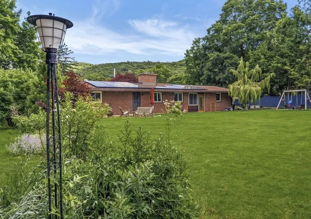 Homes for sale in Easthampton, MA | 6 Valley Ln, Easthampton, MA 01027 | MLS# 73537243