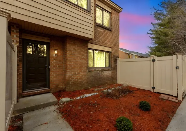 Homes for sale in Stoughton, MA | 127 Greenbrook Dr #127, Stoughton, MA 02072 | MLS# 73501394