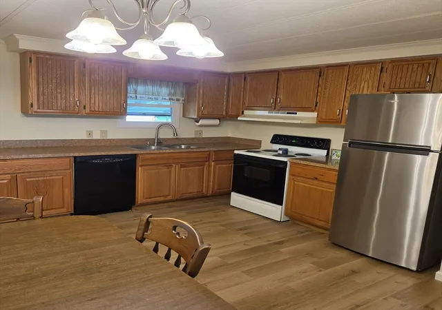 2nd image of 10 Clayton Dr, West Springfield, MA 01089 | MLS# 73552636
