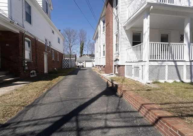 3rd image of 98 Harlow St, Arlington, MA 02474 | MLS# 73498868