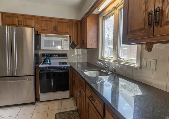 5th image of 98 Harlow St, Arlington, MA 02474 | MLS# 73498868