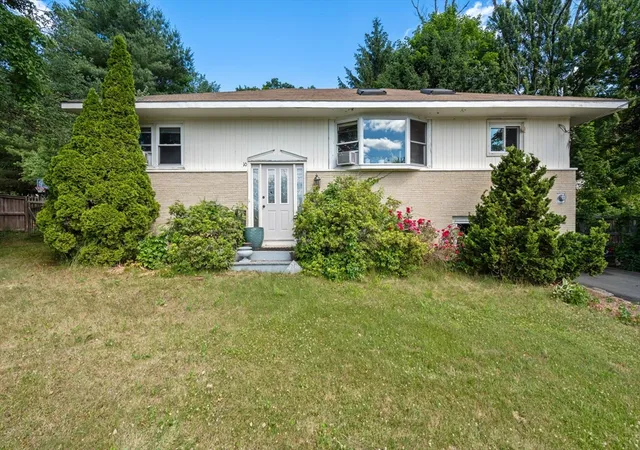 Homes for sale in Upton, MA | 10 Hopkinton Rd, Upton, MA 01568 | MLS# 73538093
