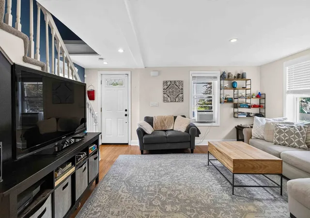 1st image of 6 Carter Pl, Woburn, MA 01801 | MLS# 73567811