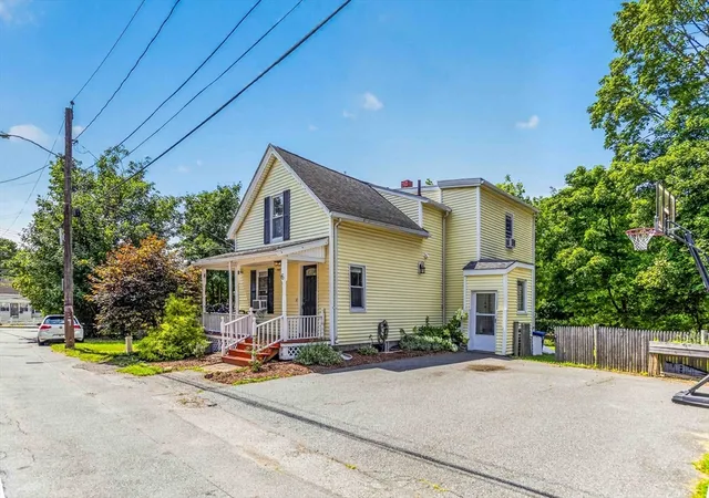 Photo 3 of Single family home for sale at 6 Carter Pl, Woburn, MA 01801 | MLS# 73567811 | Listing updated on 2026-09-16