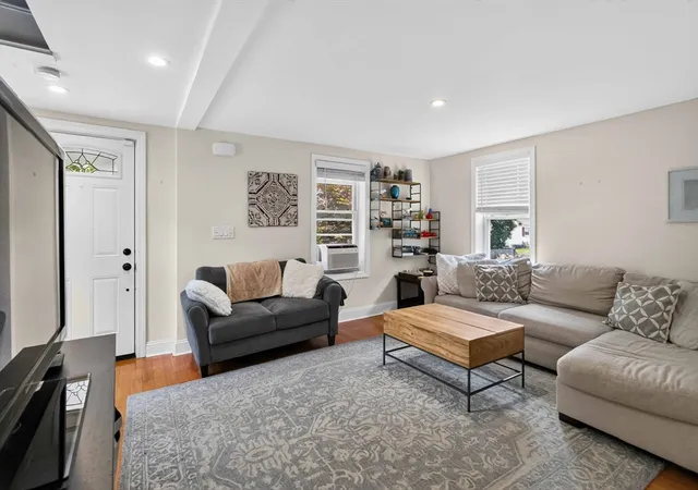 Photo 4 of Single family home for sale at 6 Carter Pl, Woburn, MA 01801 | MLS# 73567811 | Listing updated on 2026-10-03