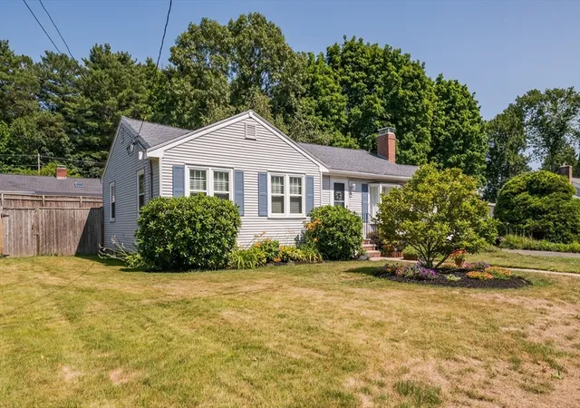 3rd image of 47 Sharon Rd, Hamilton, MA 01982 | MLS# 73548565