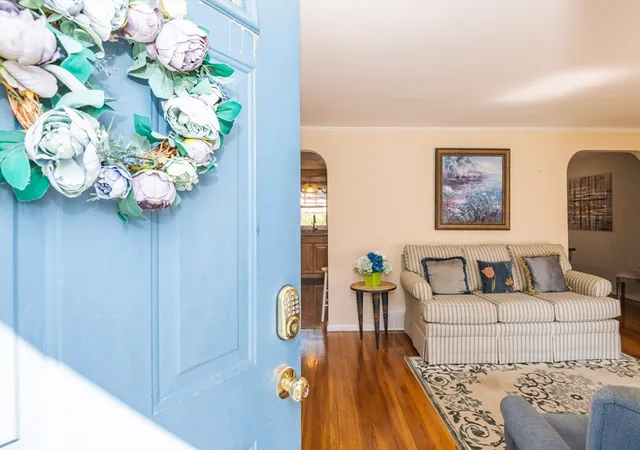 4th image of 47 Sharon Rd, Hamilton, MA 01982 | MLS# 73548565