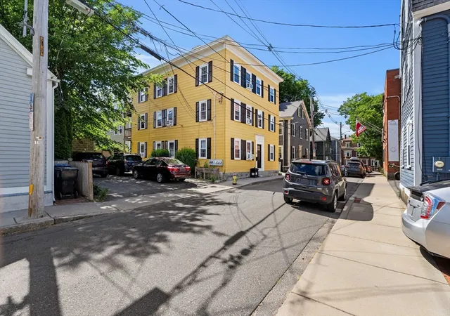 Homes for sale in Salem, MA | 10 Daniels St, Salem, MA 01970 | Houzeo