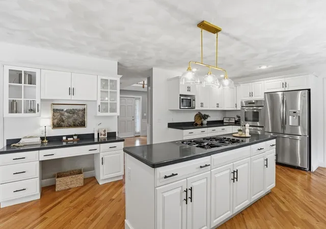 Photo 3 of Single family home for sale at 4 Farnham Cir, Andover, MA 01810 | MLS# 73528815 | Listing updated on 2026-06-11