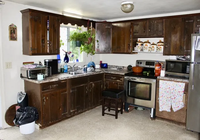 4th image of 10 Howard George Ct, Salisbury, MA 01952 | MLS# 73565303