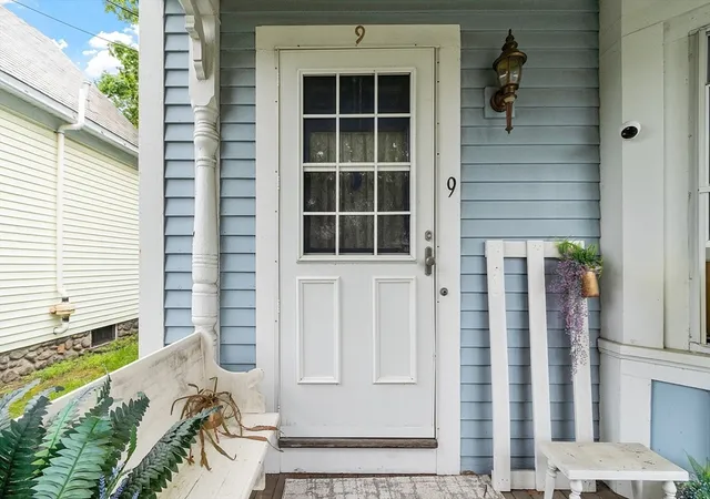 3rd image of 9 Pleasant St, Lunenburg, MA 01462 | MLS# 73397368